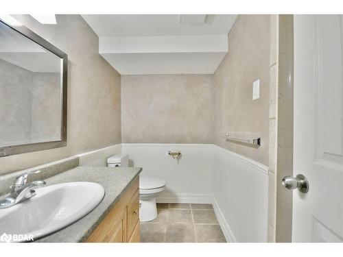 201 Lillian Crescent, Barrie, ON - Indoor Photo Showing Bathroom