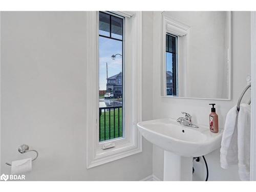 36 Ridgeview Court, Bradford West Gwillimbury, ON - Indoor Photo Showing Bathroom