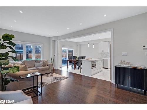 36 Ridgeview Court, Bradford West Gwillimbury, ON - Indoor Photo Showing Living Room