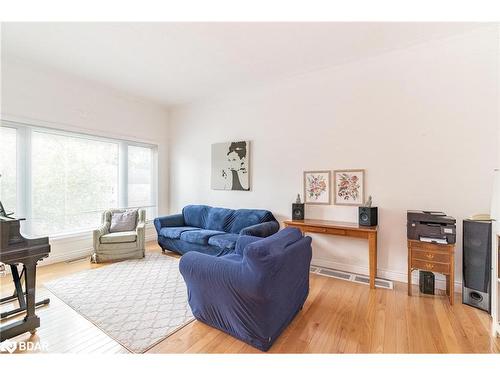 188 Napier Street, Barrie, ON - Indoor Photo Showing Living Room