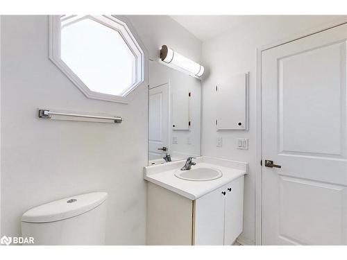 185 Cardinal Street, Barrie, ON - Indoor Photo Showing Bathroom
