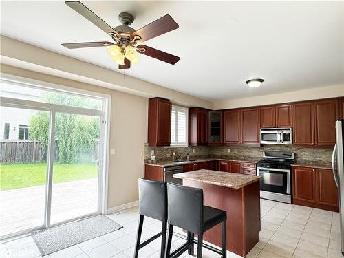 131 Prince William Way, Barrie, ON - Indoor Photo Showing Kitchen