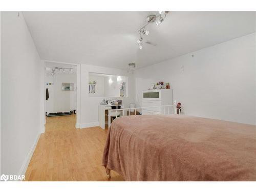 289 Livingstone Street W, Barrie, ON - Indoor Photo Showing Bedroom