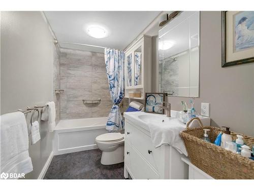 289 Livingstone Street W, Barrie, ON - Indoor Photo Showing Bathroom