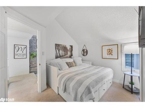 1241 Bass Lake Sideroad E, Oro-Medonte, ON - Indoor Photo Showing Bedroom