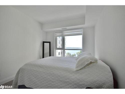 818-58 Lakeside Terrace, Barrie, ON - Indoor Photo Showing Bedroom
