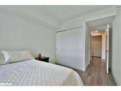 818-58 Lakeside Terrace, Barrie, ON - Indoor Photo Showing Bedroom