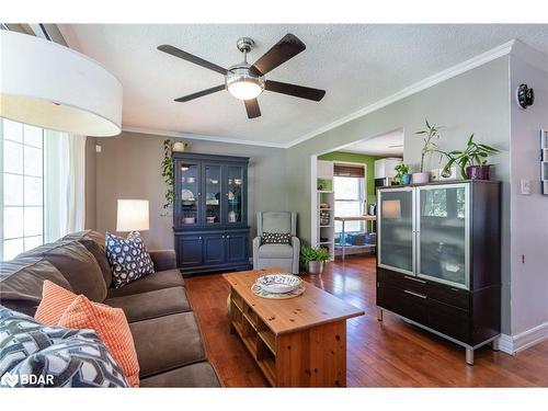 6 Huron Street, Barrie, ON - Indoor Photo Showing Living Room