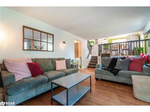 6 Huron Street, Barrie, ON - Indoor Photo Showing Living Room