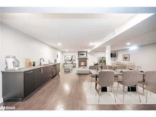 34 Camelot Square, Barrie, ON - Indoor Photo Showing Dining Room