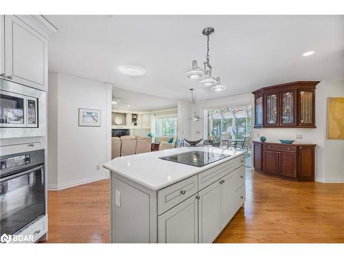 20 Tiny Beaches Road N, Tiny, ON - Indoor Photo Showing Kitchen