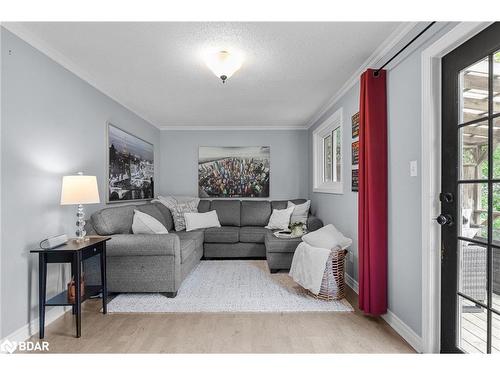 22 Baker Crescent, Barrie, ON - Indoor Photo Showing Living Room