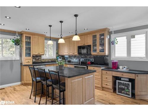 22 Baker Crescent, Barrie, ON - Indoor Photo Showing Kitchen