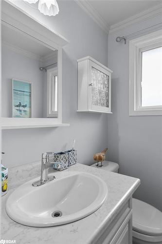 22 Baker Crescent, Barrie, ON - Indoor Photo Showing Bathroom