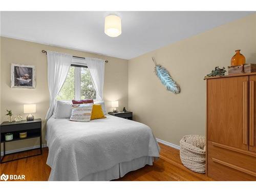 22 Baker Crescent, Barrie, ON - Indoor Photo Showing Bedroom