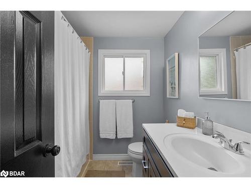 22 Baker Crescent, Barrie, ON - Indoor Photo Showing Bathroom