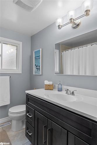 22 Baker Crescent, Barrie, ON - Indoor Photo Showing Bathroom