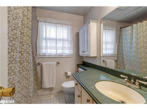35 Jills Court, Barrie, ON - Indoor Photo Showing Bathroom