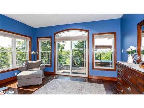 65 Big Sound Road, Mcdougall, ON - Indoor Photo Showing Living Room