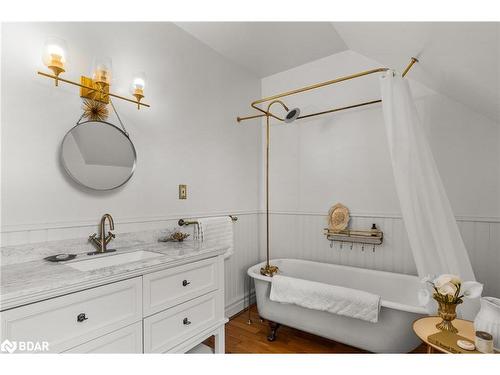 90 Cumberland Street, Barrie, ON - Indoor Photo Showing Bathroom