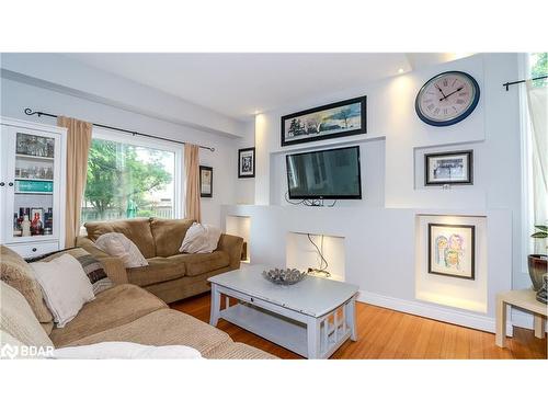 31 Allsop Crescent, Barrie, ON - Indoor Photo Showing Living Room