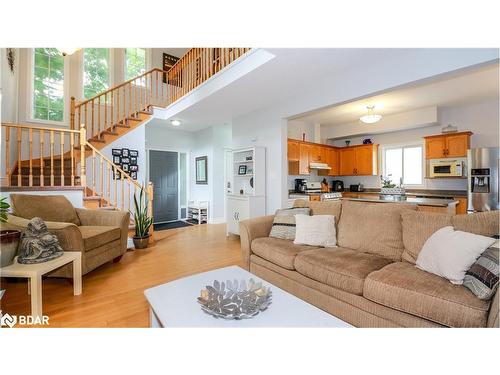 31 Allsop Crescent, Barrie, ON - Indoor Photo Showing Living Room