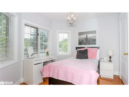 31 Allsop Crescent, Barrie, ON - Indoor Photo Showing Bedroom