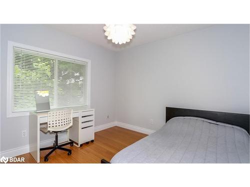 31 Allsop Crescent, Barrie, ON - Indoor Photo Showing Bedroom