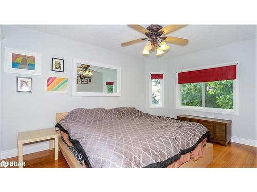 31 Allsop Crescent, Barrie, ON - Indoor Photo Showing Bedroom