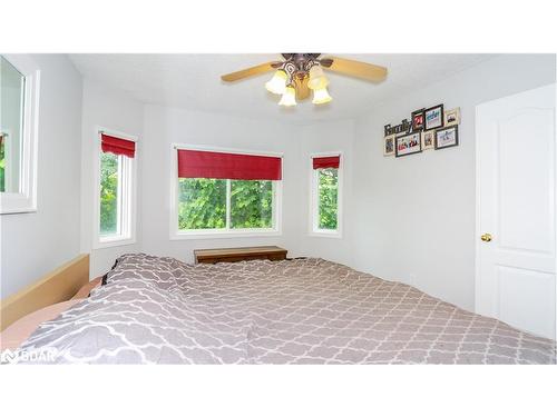 31 Allsop Crescent, Barrie, ON - Indoor Photo Showing Bedroom