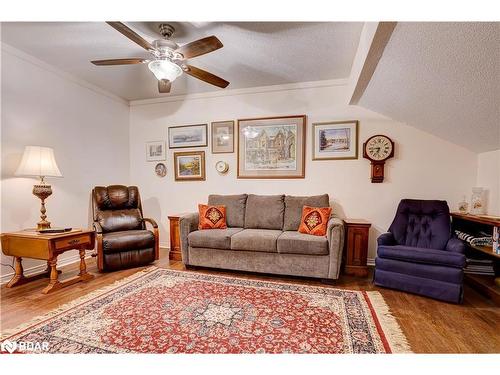 422-40 Museum Drive, Orillia, ON - Indoor Photo Showing Living Room