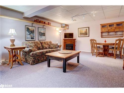 422-40 Museum Drive, Orillia, ON - Indoor Photo Showing Living Room