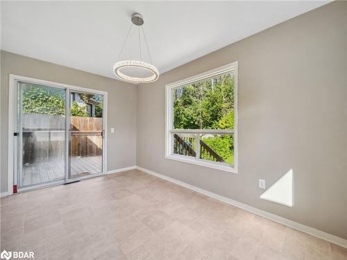 20 Frontier Avenue, Orillia, ON - Indoor Photo Showing Other Room