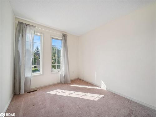 20 Frontier Avenue, Orillia, ON - Indoor Photo Showing Other Room