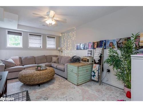 20 Frontier Avenue, Orillia, ON - Indoor Photo Showing Living Room