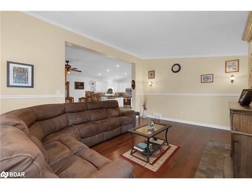 61 Saint James Place, Wasaga Beach, ON - Indoor Photo Showing Living Room