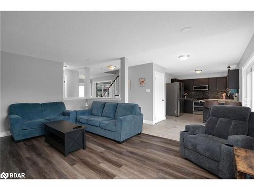 217 Pringle Drive, Barrie, ON - Indoor Photo Showing Living Room
