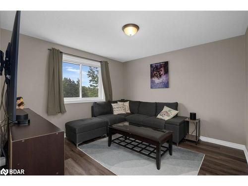 217 Pringle Drive, Barrie, ON - Indoor Photo Showing Living Room