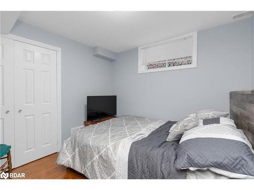 217 Pringle Drive, Barrie, ON - Indoor Photo Showing Bedroom