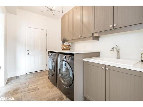 16 Gelderland Crescent, Oro-Medonte, ON - Indoor Photo Showing Laundry Room