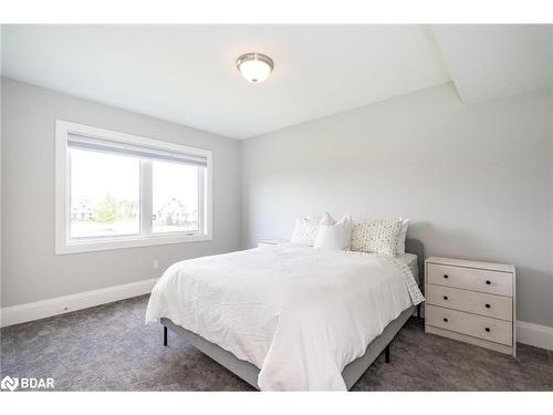 16 Gelderland Crescent, Oro-Medonte, ON - Indoor Photo Showing Bedroom