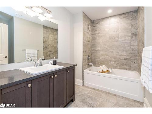 16 Gelderland Crescent, Oro-Medonte, ON - Indoor Photo Showing Bathroom