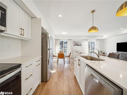 9 Hay Lane, Barrie, ON - Indoor Photo Showing Kitchen With Stainless Steel Kitchen