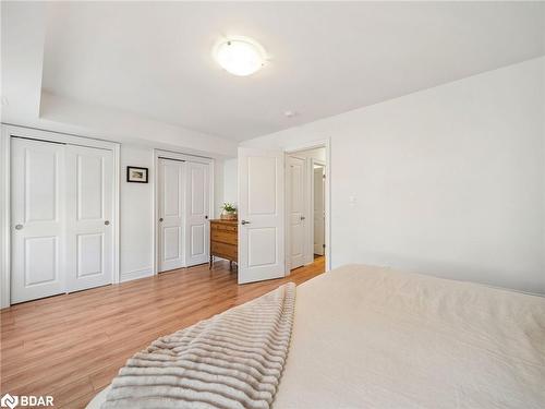 9 Hay Lane, Barrie, ON - Indoor Photo Showing Bedroom