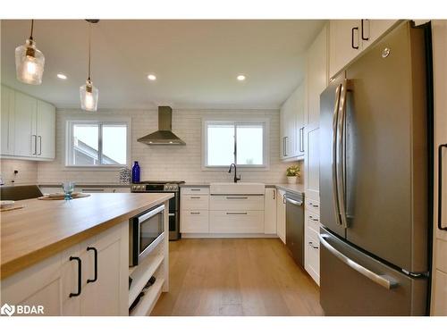 4653 Daniel Street, Ramara, ON - Indoor Photo Showing Kitchen With Upgraded Kitchen