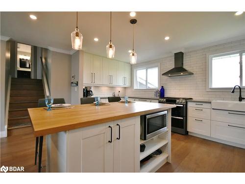 4653 Daniel Street, Ramara, ON - Indoor Photo Showing Kitchen With Upgraded Kitchen