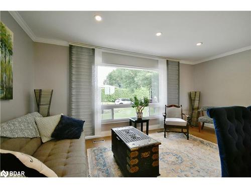 4653 Daniel Street, Ramara, ON - Indoor Photo Showing Living Room