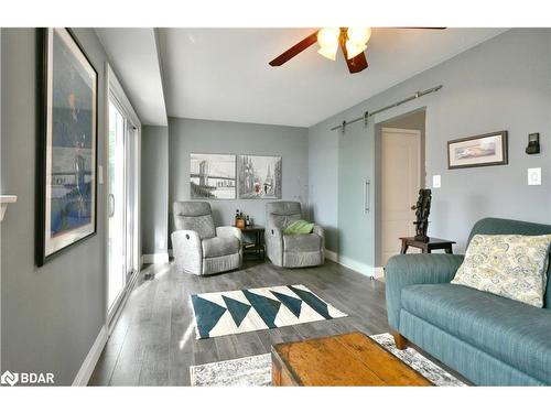 4653 Daniel Street, Ramara, ON - Indoor Photo Showing Living Room