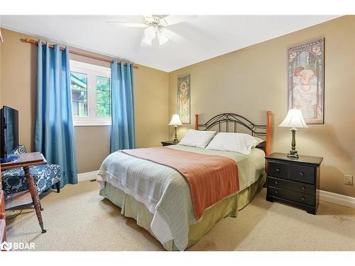 25 Grand Forest Drive, Barrie, ON - Indoor Photo Showing Bedroom