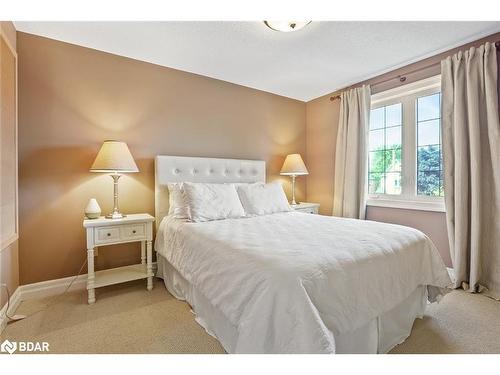 25 Grand Forest Drive, Barrie, ON - Indoor Photo Showing Bedroom